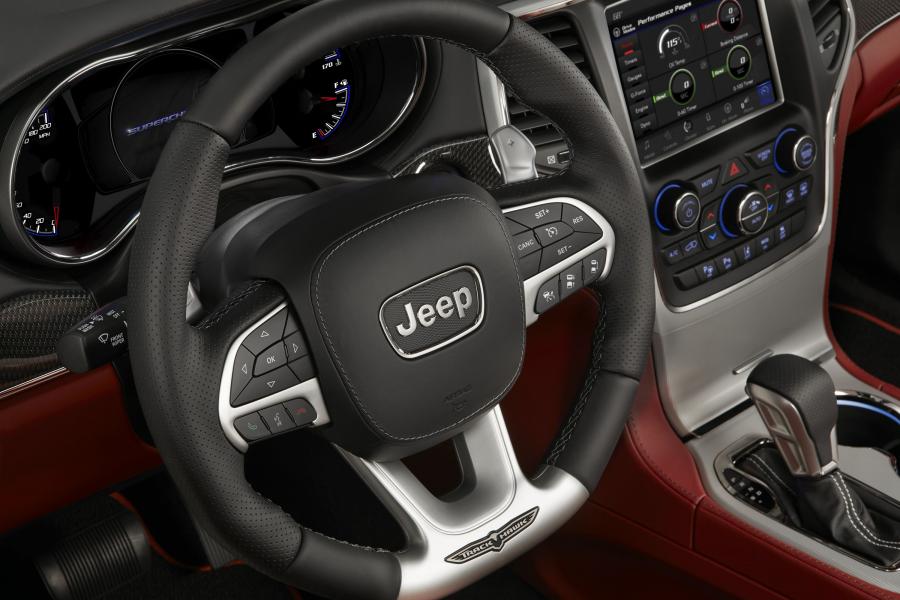 Детали интерьера Jeep Grand Cherokee Trackhawk (WK2) 2017 года  (фото 16 из 76)